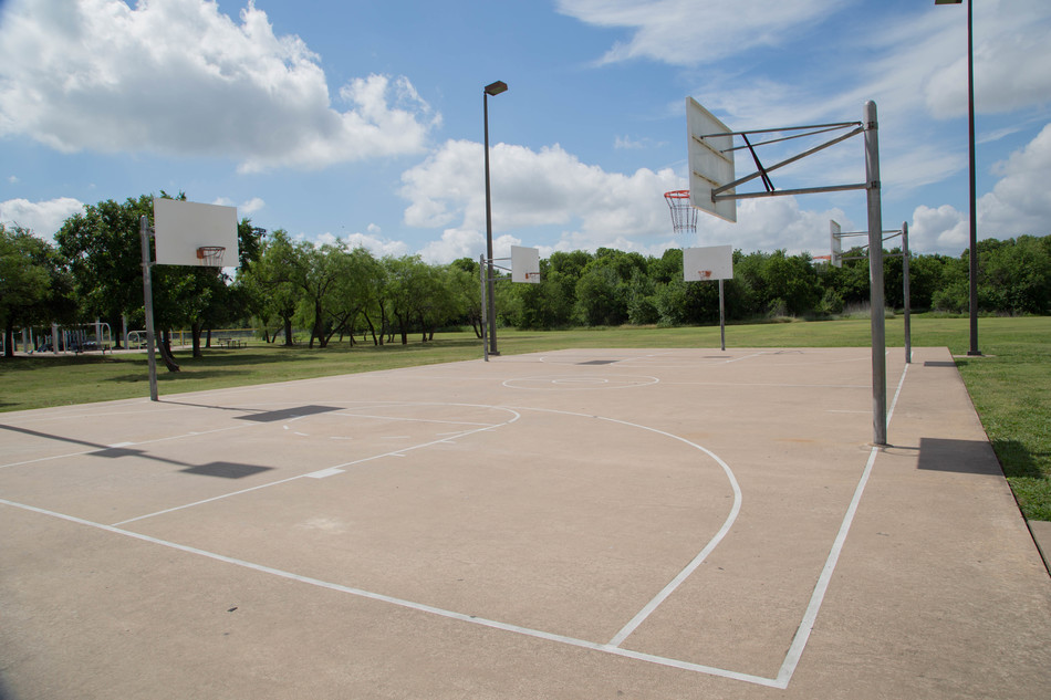 Cravens Park — Basketball Courts
